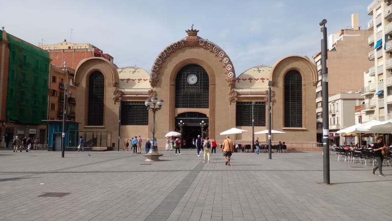 Central Market atmosphere in Tarragona
